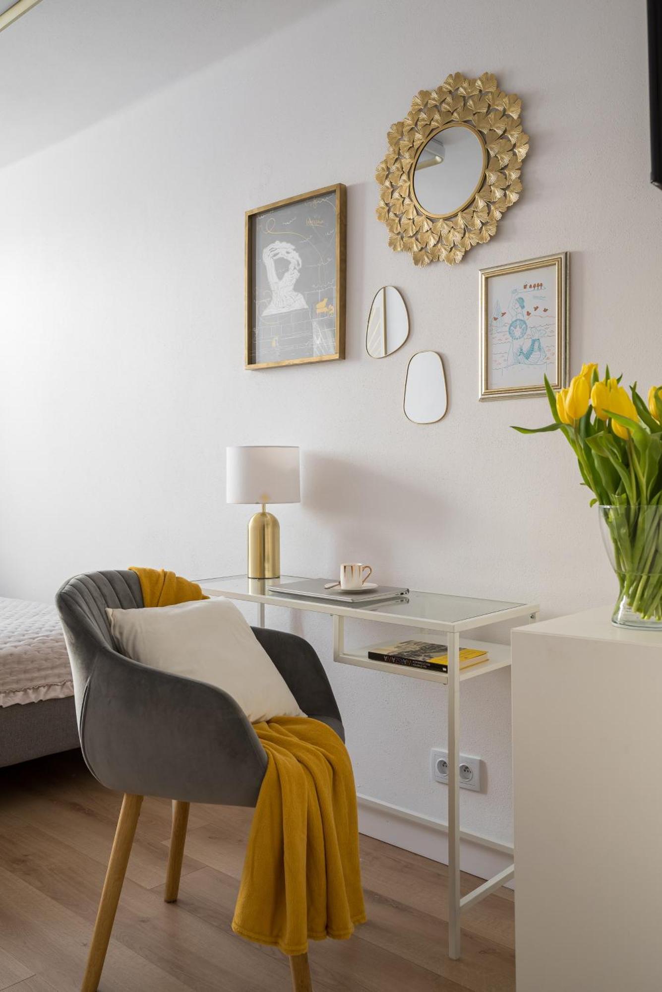 Gold Premium Central Suite 950 M To Central Station Parking Varsóvia Exterior foto
