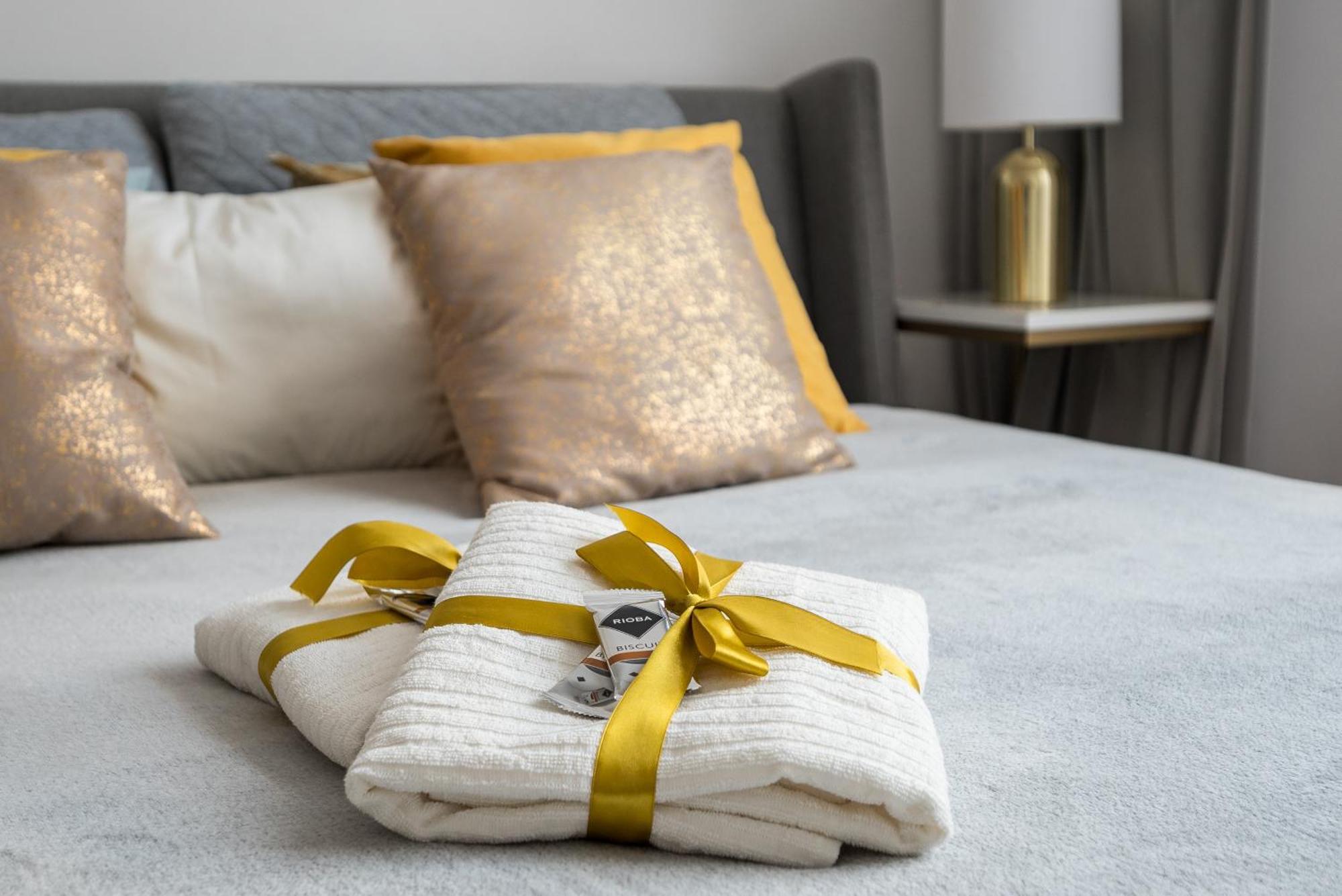 Gold Premium Central Suite 950 M To Central Station Parking Varsóvia Exterior foto
