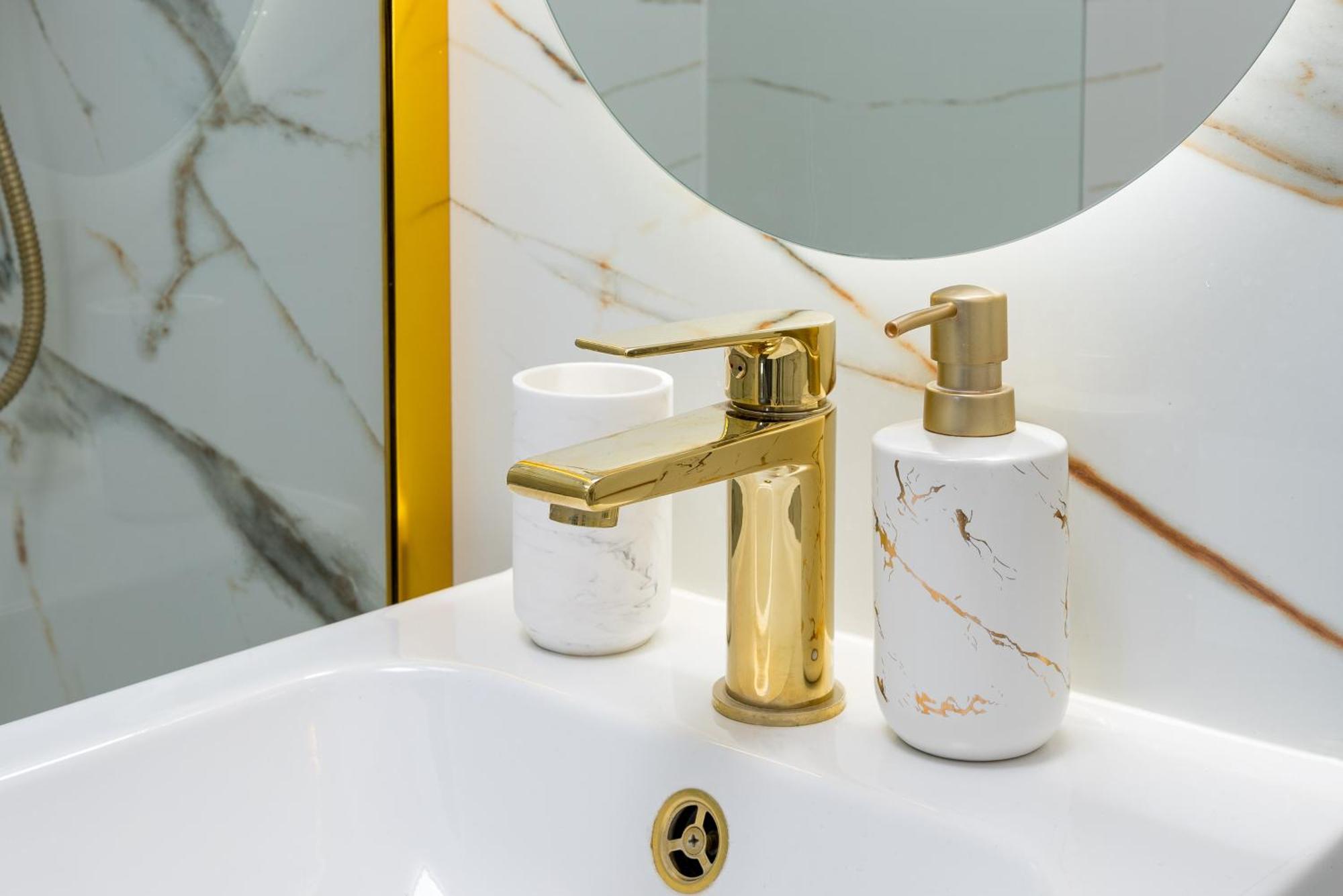 Gold Premium Central Suite 950 M To Central Station Parking Varsóvia Exterior foto